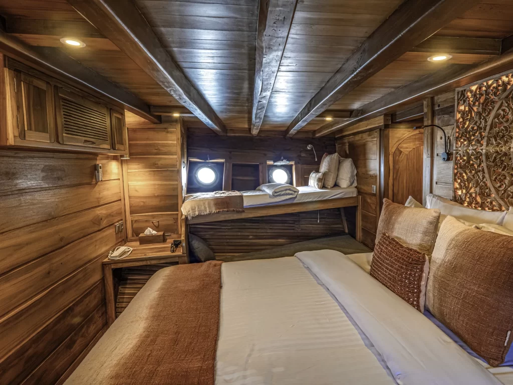 Anne Bonny Liveaboard mater cabin