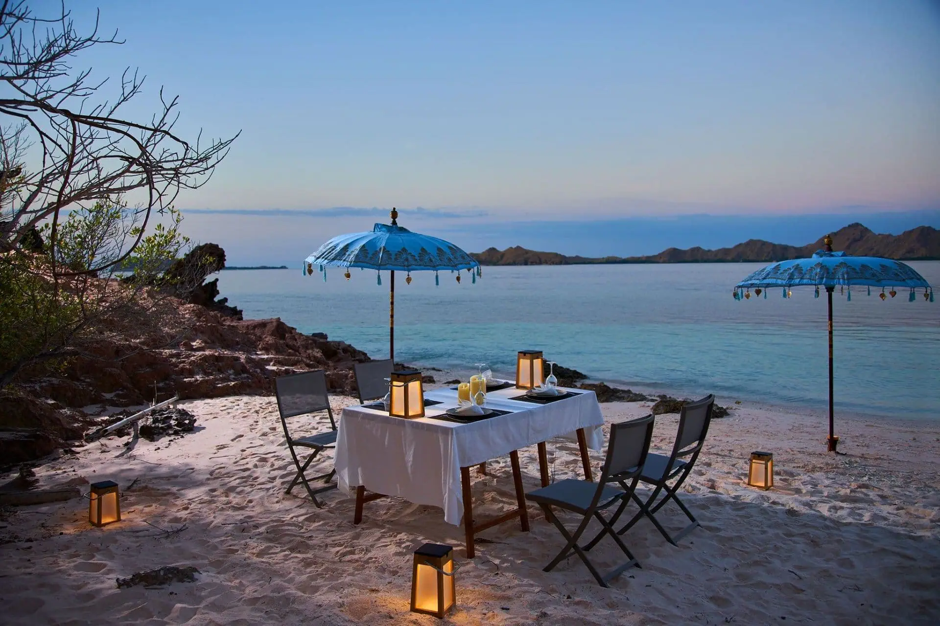 Oracle Luxury liveaboard yacht beach dinning experience in Raja Ampat