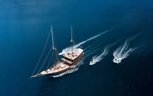 Dunia Baru sailing in Raja Ampat